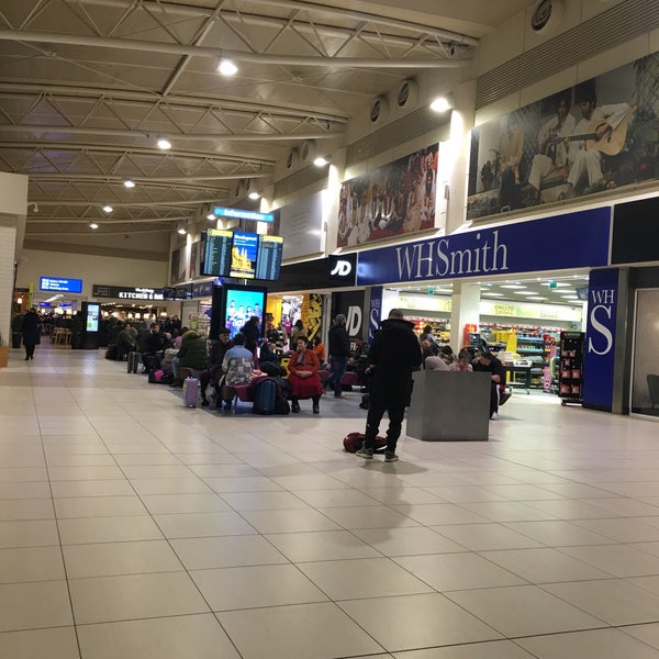 1/15/2019 tarihinde Ancuta E.ziyaretçi tarafından Liverpool John Lennon Airport (LPL)'de çekilen fotoğraf