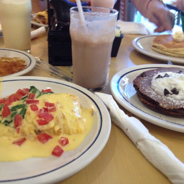 Photo taken at IHOP Juriquilla by Sergio L. on 5/15/2016