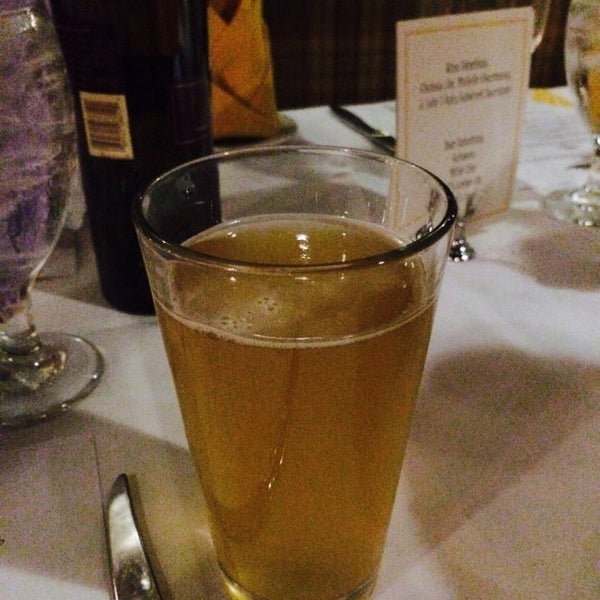 Das Foto wurde bei The Earle Restaurant von Jake H. am 10/16/2014 aufgenommen