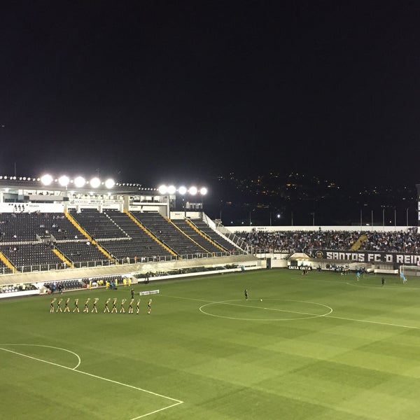 Photo taken at Estádio Urbano Caldeira (Vila Belmiro) by Alexandre F. on 7/13/2017
