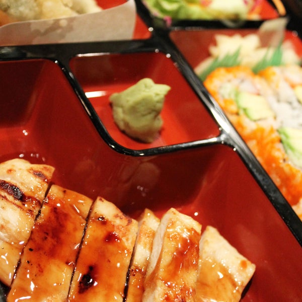 Foto tomada en Dee&#39;s Mandarin &amp; Sushi Lounge  por Dee&#39;s Mandarin &amp; Sushi Lounge el 1/22/2014