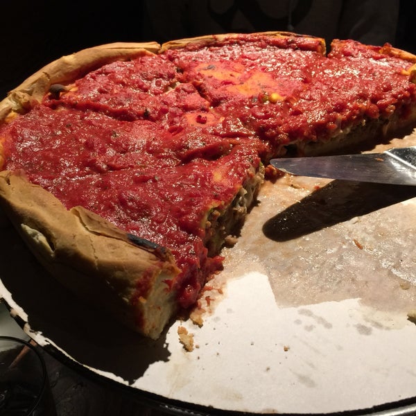 Foto scattata a Patxi’s Pizza da Wayne Y. il 11/26/2016