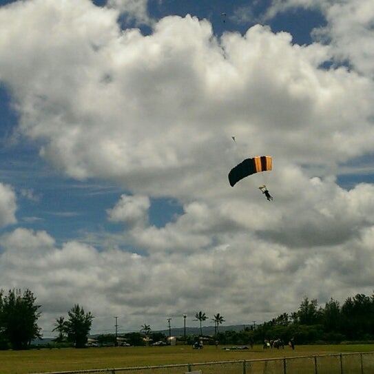 Photo taken at Pacific Skydiving Honolulu by Mohammad Hassan L. on 7/6/2014