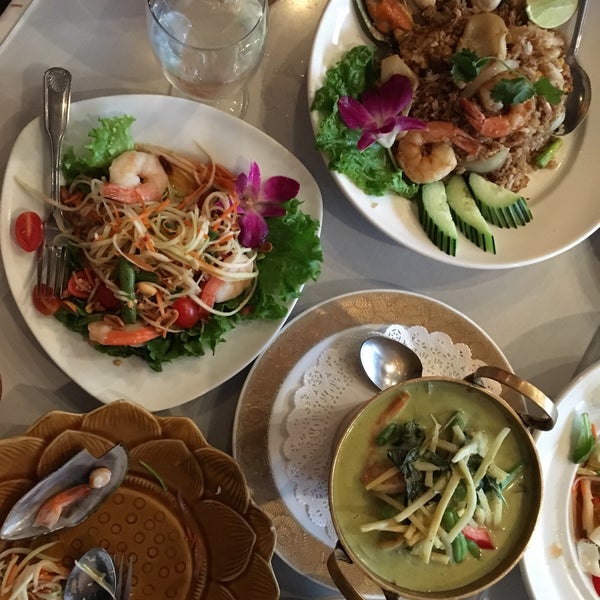Foto scattata a Amarin Thai Restaurant da EJ S. il 11/5/2017