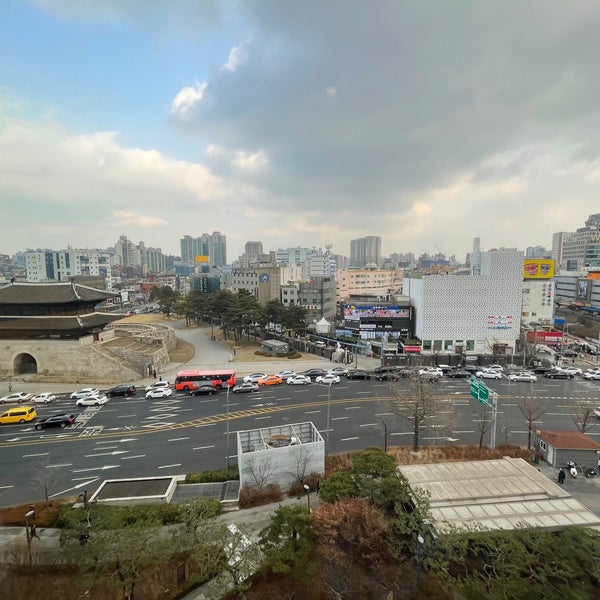 Foto tirada no(a) JW Marriott Dongdaemun Square Seoul por EJ S. em 2/11/2021