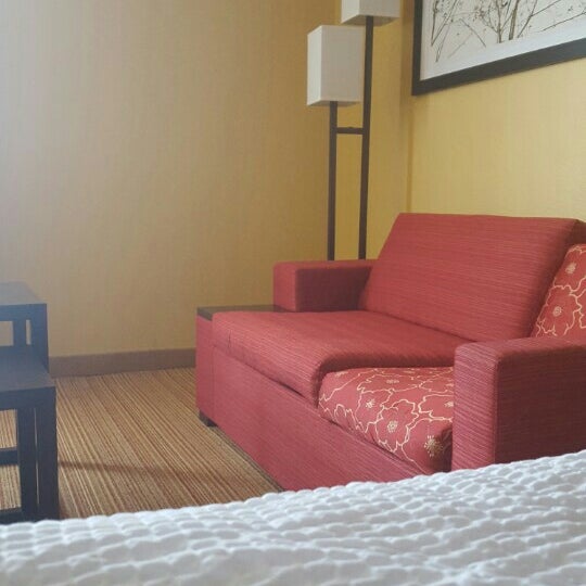 Photo taken at Courtyard by Marriott Alexandria Pentagon South by Joe S. on 12/7/2015