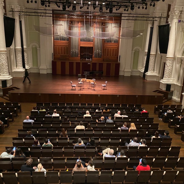 1/6/2022 tarihinde Audrey T.ziyaretçi tarafından Victoria Concert Hall - Home of the SSO'de çekilen fotoğraf