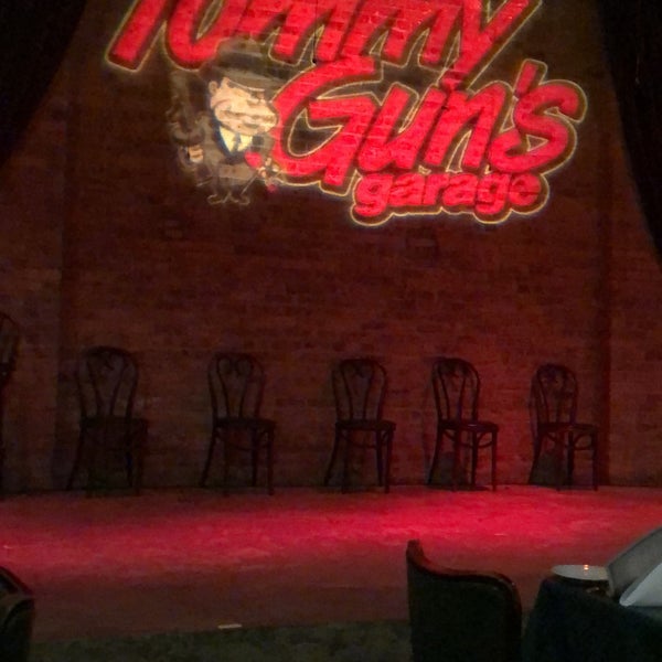 Foto tirada no(a) Tommy Gun&#39;s Garage por Adjany M. em 7/16/2018
