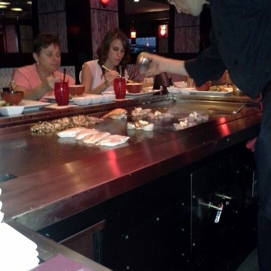 Photo prise au RED Sushi Hibachi Grill par Carolyn W. le9/17/2012