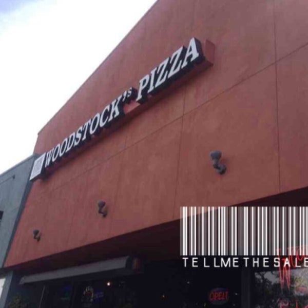 Photo taken at Woodstock&#39;s Pizza by TELL ME THE SALE™ on 4/6/2014