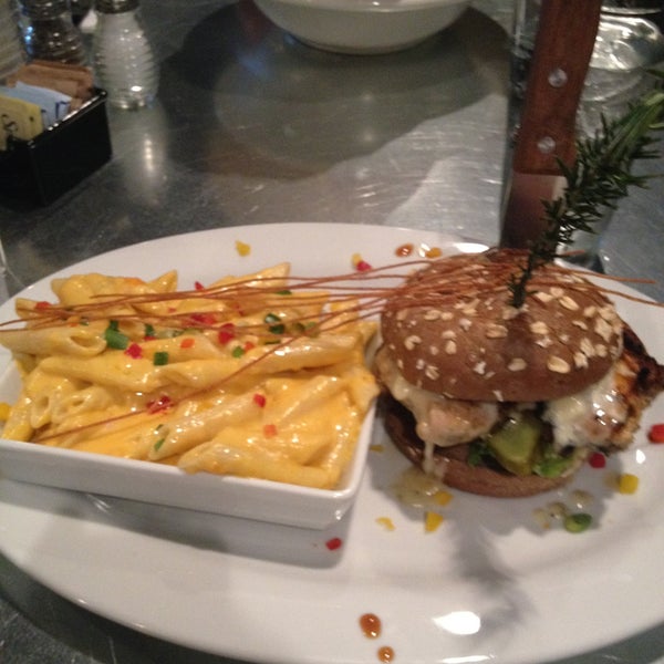 Photo taken at Hash House a Go Go by Richard G. on 4/19/2013