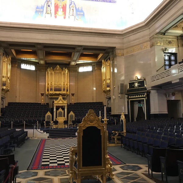 Take a guided a tour where one of the Freemasons shows you the building and tells its history.