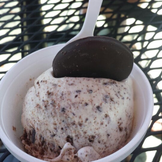 3/9/2014 tarihinde Mac M.ziyaretçi tarafından SweetBerries Eatery and Frozen Custard'de çekilen fotoğraf