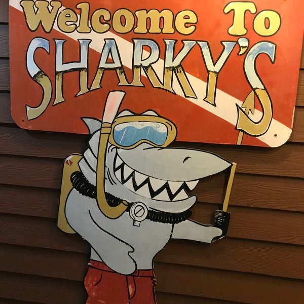 Foto diambil di Sharky&#39;s Beachfront Restaurant oleh Matthew C. pada 3/24/2021