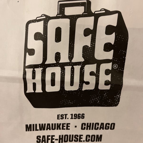Foto tirada no(a) Safe House por Matthew C. em 4/30/2022