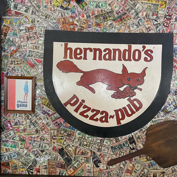Photo taken at Hernando&#39;s Pizza and Pasta Pub by Matthew C. on 6/29/2022