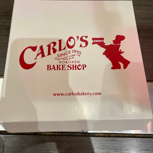 Photo taken at Carlo&#39;s Bake Shop by Matthew C. on 1/1/2022