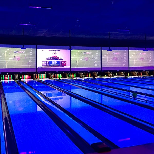 Photo taken at Bowlmor by Kevin T. on 2/6/2017