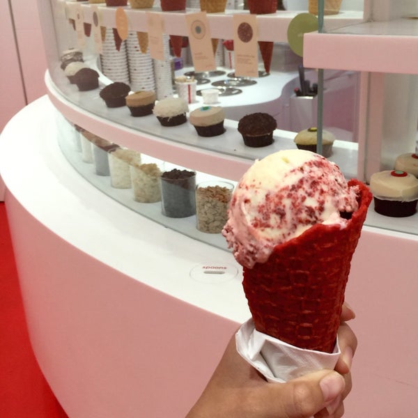 Photo taken at Sprinkles Dallas Ice Cream by Kevin T. on 9/9/2015