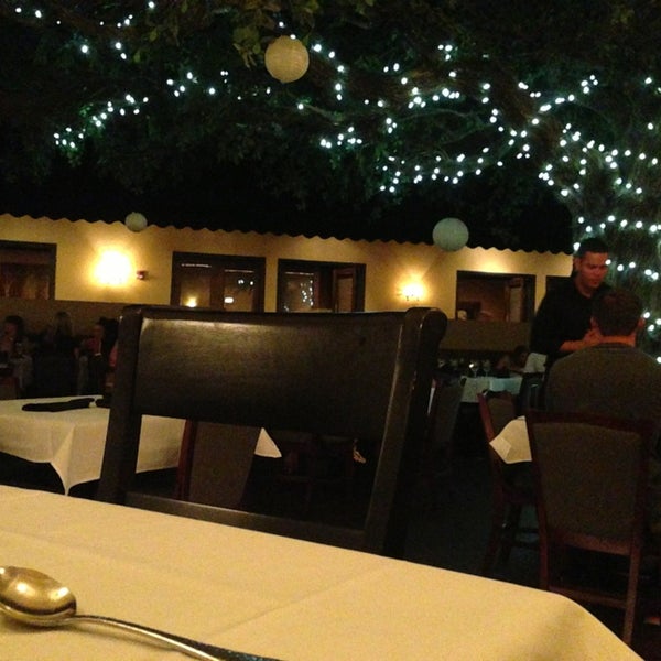 5/19/2013 tarihinde Sean D.ziyaretçi tarafından Firefly Restaurant &amp; Lounge'de çekilen fotoğraf