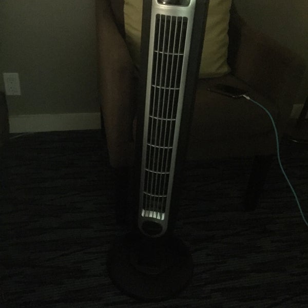 No AC in the room only fan to operate and open the balcony door to get fresh air.the room when i get in was too hot.
