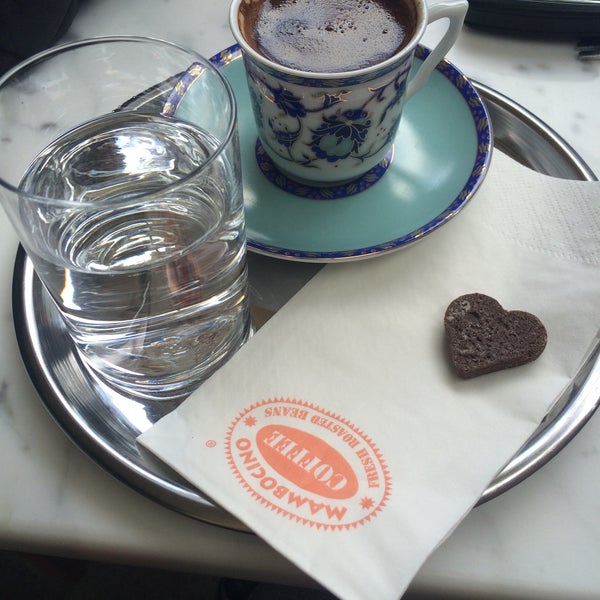 Foto diambil di Mambocino Coffee oleh Emine G. pada 4/29/2015