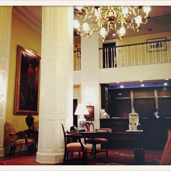 Das Foto wurde bei The Lancaster Hotel von Anton K. am 3/20/2013 aufgenommen