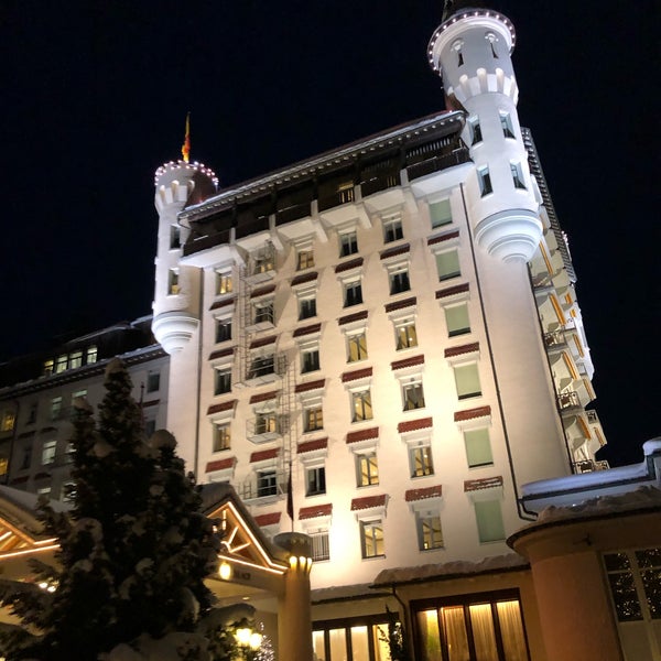 Foto tirada no(a) Gstaad Palace Hotel por Richard Sung-Chul Y. em 1/31/2019