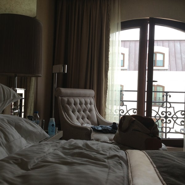 รูปภาพถ่ายที่ Wyndham Grand Istanbul Kalamış Marina Hotel โดย Sasha M. เมื่อ 5/17/2013