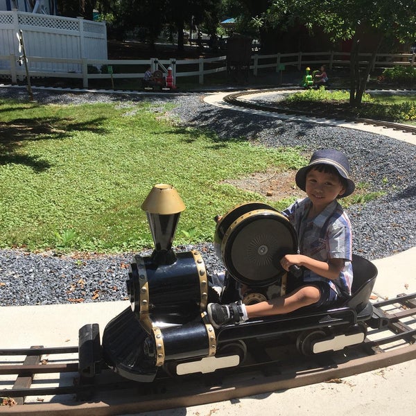 Das Foto wurde bei Dutch Wonderland von Ray E. am 8/15/2015 aufgenommen