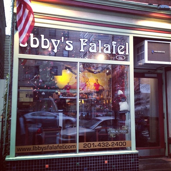 รูปภาพถ่ายที่ Ibby&#39;s Falafel โดย Ray E. เมื่อ 12/7/2012