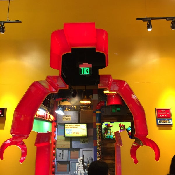 Photo taken at LEGOLAND® Discovery Center by Ray E. on 11/22/2015
