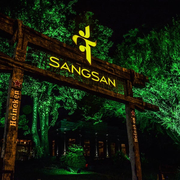 Foto tomada en Sangsan Asian Lounge  por Sangsan Asian Lounge el 3/14/2014