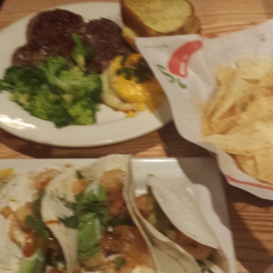 Photo taken at Chili&#39;s Grill &amp; Bar by Stephanie M. on 2/16/2014