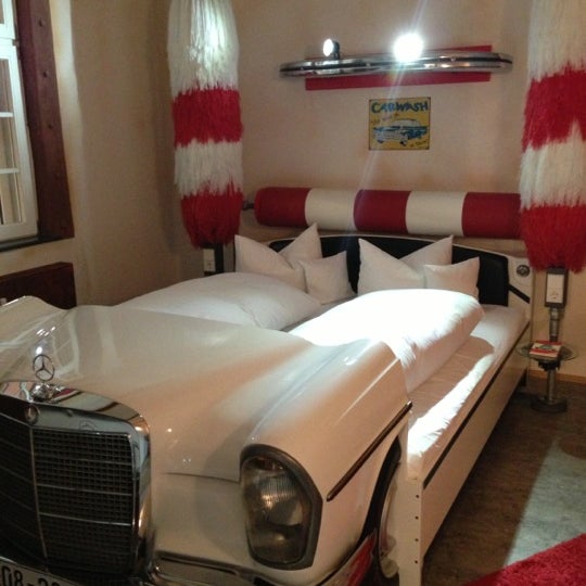 12/5/2012에 Michele M.님이 V8 Hotel Classic Motorworld에서 찍은 사진