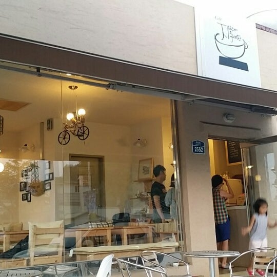 지붕위에커피잔