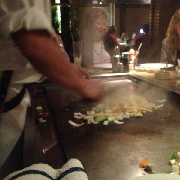 Foto tomada en Arirang Hibachi Steakhouse &amp; Sushi Bar  por Shannon S. el 8/2/2013