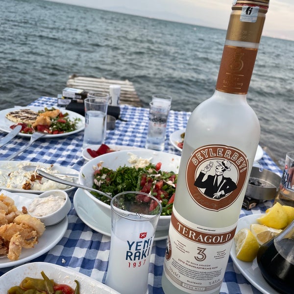 Das Foto wurde bei Denizkızı Restaurant von H G am 9/13/2021 aufgenommen