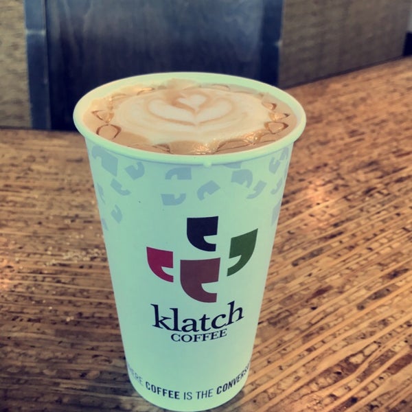 Foto tirada no(a) Klatch Coffee por Faisal em 3/11/2017