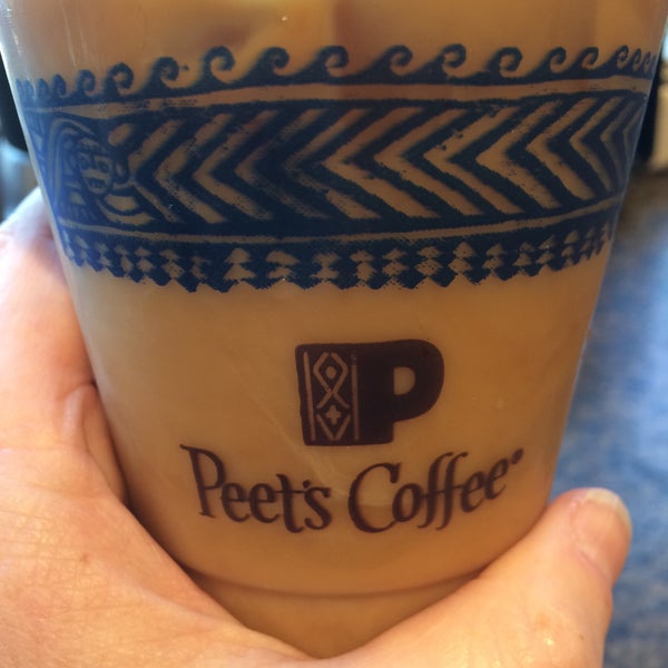 Das Foto wurde bei Peet&#39;s Coffee &amp; Tea von Emily L. am 5/23/2016 aufgenommen