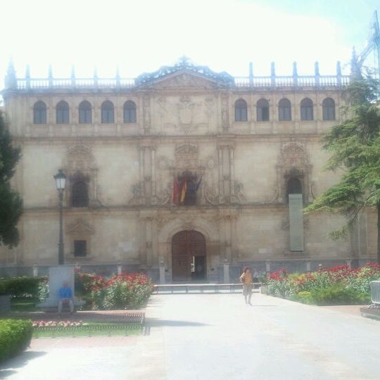 Foto tomada en Universidad de Alcalá  por Antonio R. el 6/6/2012