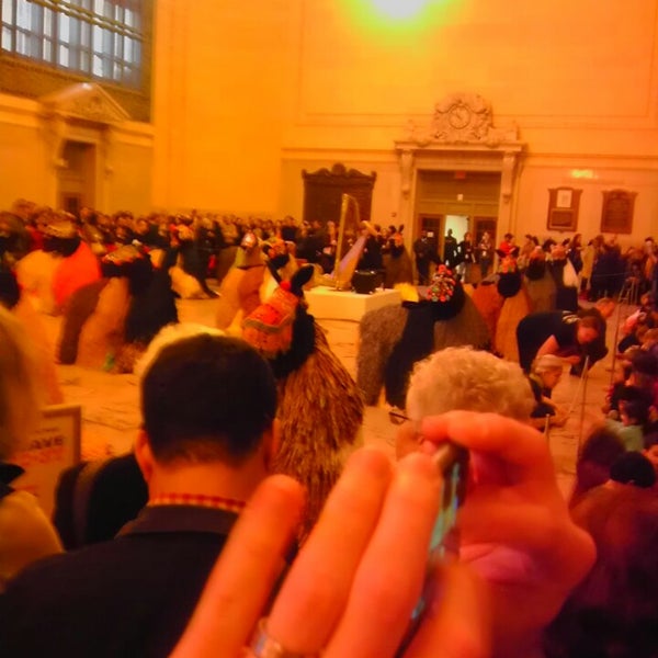 รูปภาพถ่ายที่ Nick Cave&#39;s HEARD•NY at Grand Central Terminal โดย ᴡ H. เมื่อ 3/29/2013