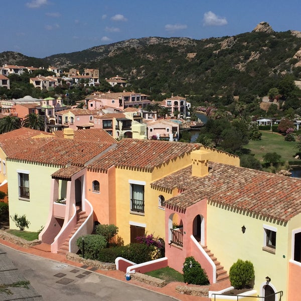 Das Foto wurde bei Village Sardegna - villaggio a Porto Cervo von Margherita P. am 6/20/2015 aufgenommen