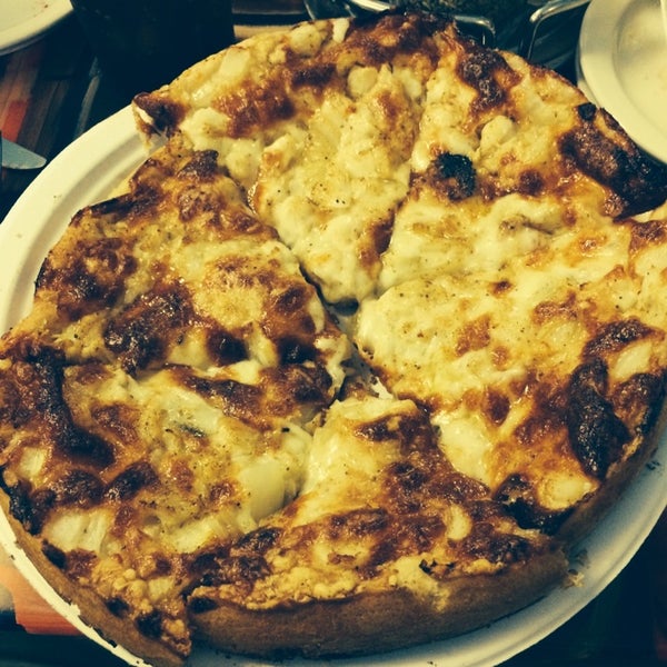 3/23/2014 tarihinde Mat T.ziyaretçi tarafından Matthew&#39;s Pizza'de çekilen fotoğraf