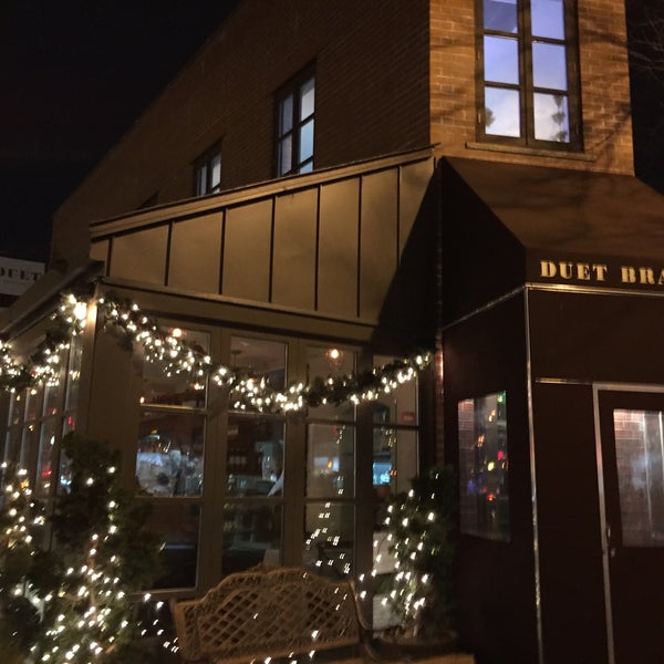 2/11/2015 tarihinde Greg W.ziyaretçi tarafından Duet Restaurant'de çekilen fotoğraf
