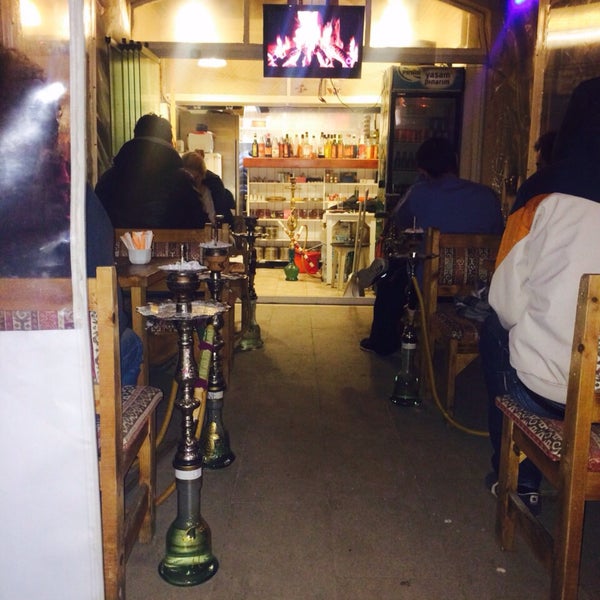 Photo taken at Tiryaki Shisha Lounge &#39;&#39;ALAÇATI&#39;&#39; by Tiryaki S. on 3/15/2015