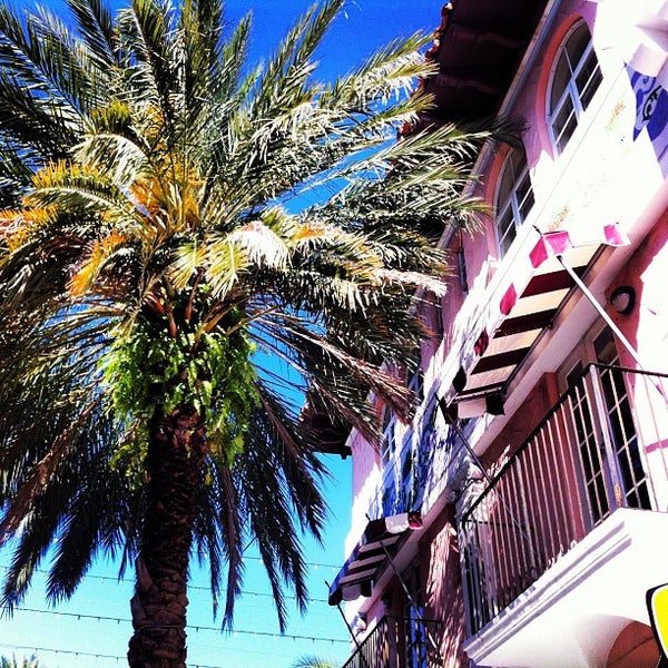 รูปภาพถ่ายที่ El Paseo Hotel Miami Beach โดย El Paseo Hotel เมื่อ 3/13/2013