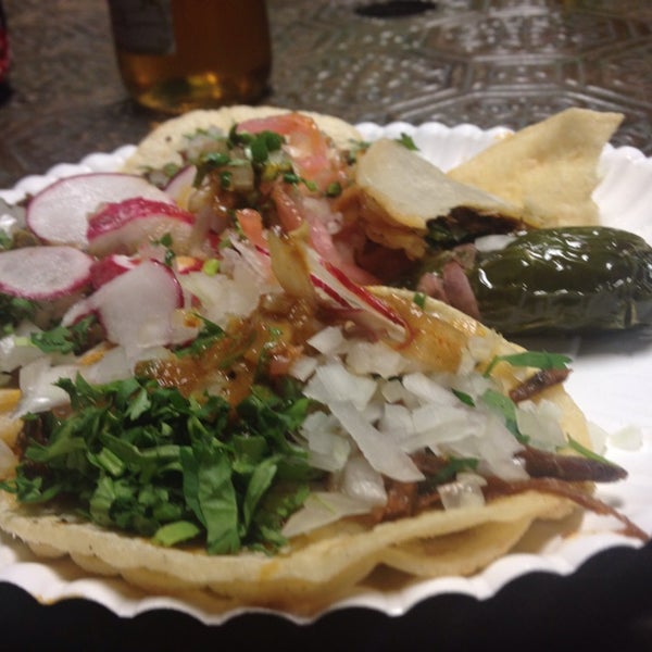 Das Foto wurde bei Los Tacos De Huicho von Deedee R. am 11/11/2014 aufgenommen