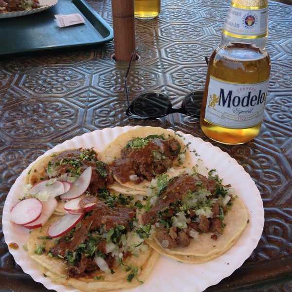 3/10/2016 tarihinde Deedee R.ziyaretçi tarafından Los Tacos De Huicho'de çekilen fotoğraf