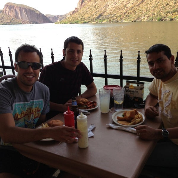 4/1/2013 tarihinde Gaurav A.ziyaretçi tarafından Lakeside Restaurant &amp; Cantina'de çekilen fotoğraf